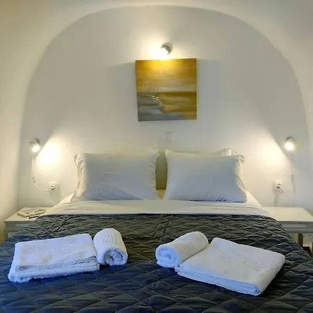 Hideaway Cave House 伊亚