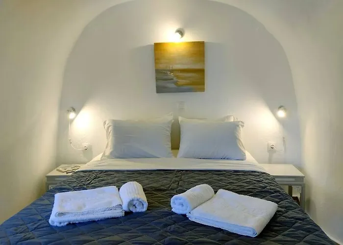 Hideaway Cave House Oia