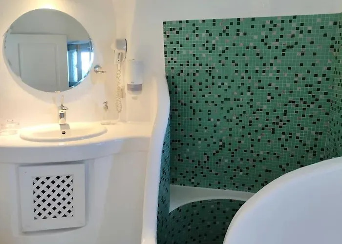 Hideaway Cave House * Oia